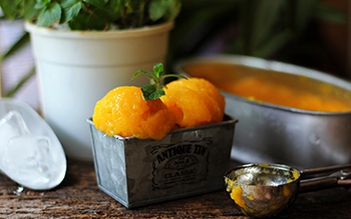 Làm kem mà không cần dùng máy: Sorbet xoài chanh dây