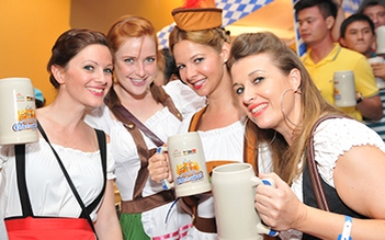 Lễ hội bia Đức danh tiếng tổ chức tại khách sạn Windsor Plaza trong tháng 10.2016