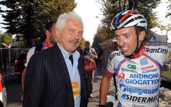 Rúng động bê bối 'trả tiền để được đua' ở xe đạp Ý