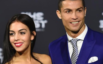 Cristiano Ronaldo bị tố lừa tình Hoa hậu Bumbum