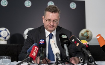Chủ tịch Liên đoàn Bóng đá Đức từ chức vì nhận quà đắt giá