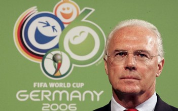 Thụy Sĩ “hỏi thăm sức khỏe” để đưa huyền thoại Beckenbauer ra tòa