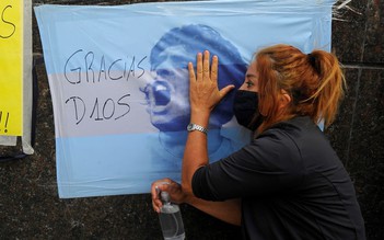 Argentina cầu nguyện cho 'Cậu bé vàng' Diego Maradona