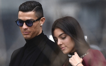 Ronaldo rút khỏi trận ‘đại chiến’ M.U với Liverpool sau khi con trai qua đời