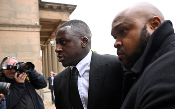 Hậu vệ đắt giá của Man City hầu tòa với 9 tội danh