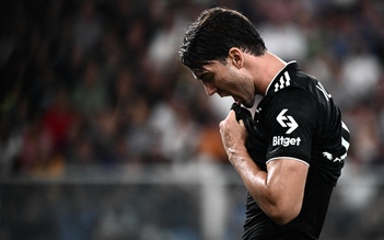 Juventus mệt mỏi, AS Roma của Mourinho thắng nhọc