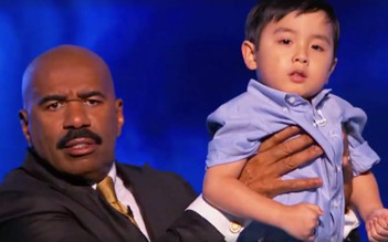 Clip: Cậu bé 4 tuổi gốc Việt gây sốt truyền hình Mỹ