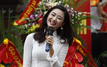 Hoa hậu Bản sắc Việt toàn cầu 2016 về thăm trường cũ nhân ngày khai giảng
