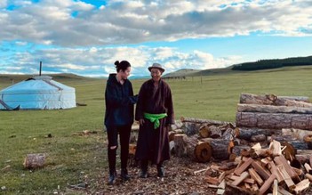 Chàng trai Việt 'thử' đời du mục, ăn bánh mì chấm sữa tuần lộc ở Mông Cổ