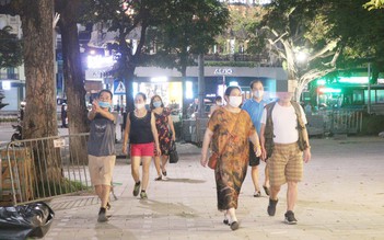 Nhiều người Hà Nội chưa biết phố đi bộ tạm dừng hoạt động từ tối nay