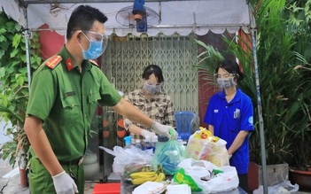 Những người căng mình trực chốt chống dịch Covid-19: Không sợ vì bình yên cho người Sài Gòn