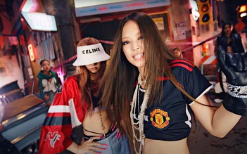 Sao BlackPink gây sốt khi diện đồ M.U trong MV mới, áo đấu cháy hàng