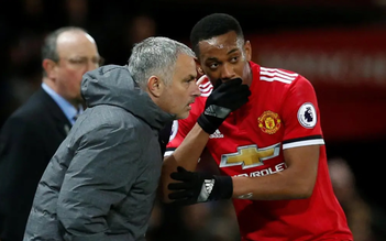 Sao M.U 'công kích' HLV Mourinho dữ dội