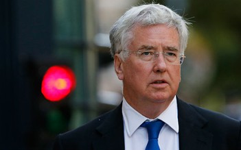 Bộ trưởng Quốc phòng Anh hối thúc quốc hội cho không kích ở Syria