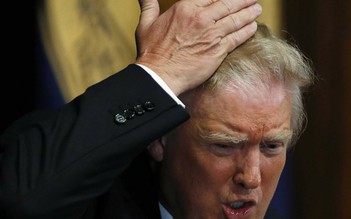 Tỉ phú Donald Trump liên tiếp nhận 'gáo nước lạnh'
