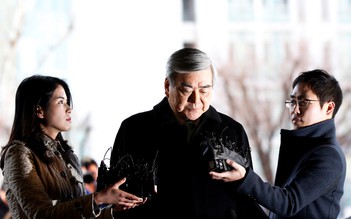 Chủ tịch Korean Air xin lỗi về bê bối của 2 con gái