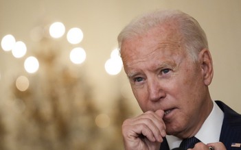 Tổng thống Mỹ Biden tiến thoái lưỡng nan ở Afghanistan sau vụ đánh bom của IS