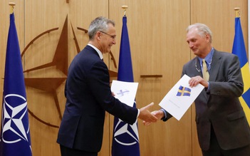 Phần Lan, Thụy Điển vừa chính thức nộp đơn xin gia nhập NATO