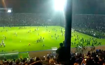 Bạo loạn 127 người thiệt mạng sau trận bóng đá tại Indonesia