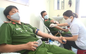 Hơn 300 chiến sĩ công an Phú Yên hiến máu trong mùa dịch Covid-19