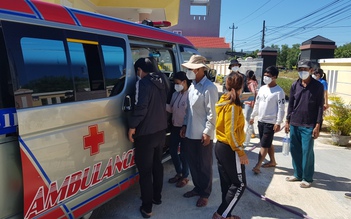 13 người dân Quảng Ngãi bóc vỏ keo thuê ở Phú Yên được hỗ trợ về nhà an toàn