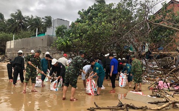 Phú Yên: Triều cường xâm thực uy hiếp khu dân cư ven biển