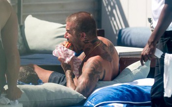 David Beckham khoe body dù gặp phải tin đồn cấy tóc