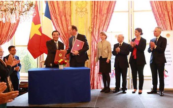 Việt Nam và Pháp ký kết hợp tác về công nghệ vũ trụ
