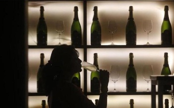 Doanh số rượu giảm lần đầu tiên trong 20 năm