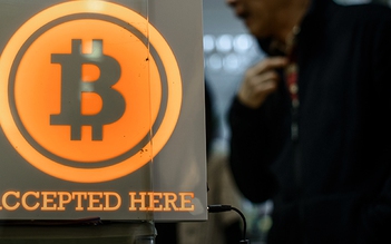 Bitcoin lập kỷ lục mới gần 8.000 USD