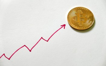 Bitcoin bất ngờ tăng giá đến 12%