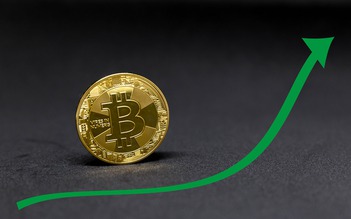 Vì sao bitcoin tăng giá đến gần 7.000 USD?
