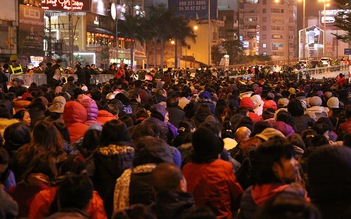 Hàng ngàn người đổ về chùa Phúc Khánh cầu bình an đầu năm