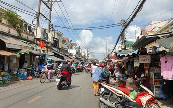 Thấy người được cách ly tại nhà mà vẫn ra ngoài đường thì báo cho ai?