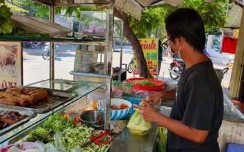 Bún thịt nướng ‘bao no’ ở TP.HCM, 2 mùa Covid-19 vẫn 20K và lý do xúc động