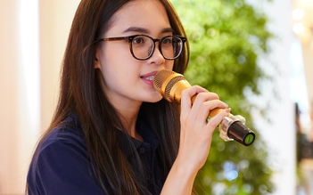 Hot girl báo chí triệu người thần tượng