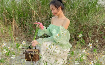 Nữ sinh viên toán học hóa thân 'công chúa' trong hàng trăm bức ảnh với hoa