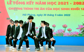 Nhóm học sinh lớp 12 hát, nhảy 'Chỉ riêng mình ta' của Nguyễn Hưng cực chất