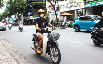 Người phụ nữ đi xe máy xuyên Việt ‘tốn 0 đồng’: ‘Cuộc sống rất đa dạng...’