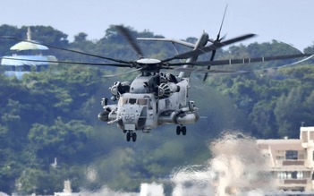 Cửa sổ trực thăng Mỹ rơi trúng trường học ở Okinawa