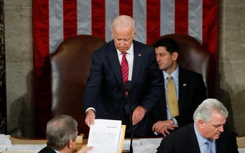 Đúng ngày này 4 năm trước, ông Biden chủ trì gọi tên ông Trump là tổng thống