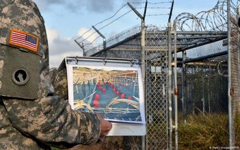 Lầu Năm Góc ngừng kế hoạch tiêm vắc xin Covid-19 cho tù nhân Guantanamo