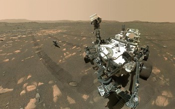 Tàu thăm dò và trực thăng cùng nhau chụp ảnh selfie trên sao Hỏa