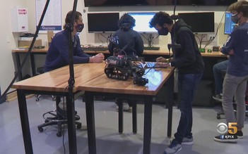 Đội học sinh tiến vào bán kết cuộc thi robot trị giá 8 triệu USD