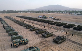 Xe tăng Nga di chuyển đến biên giới Afghanistan