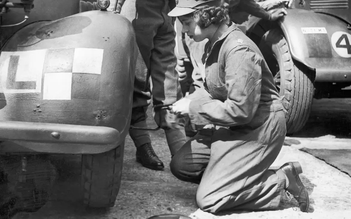 Hình ảnh Nữ hoàng Anh Elizabeth tòng quân chống phát xít thời Thế chiến 2