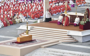 Tang lễ lịch sử của cố giáo hoàng danh dự Benedict XVI