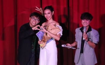 Hoa hậu Thùy Tiên góp sức ủng hộ học trò nghèo vùng cao
