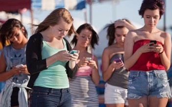 Bùng nổ smartphone, teen Mỹ suốt ngày online
