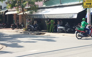 TP.HCM: Vừa ra khỏi quán cơm, nam thanh niên bị 'người lạ' chém tới tấp